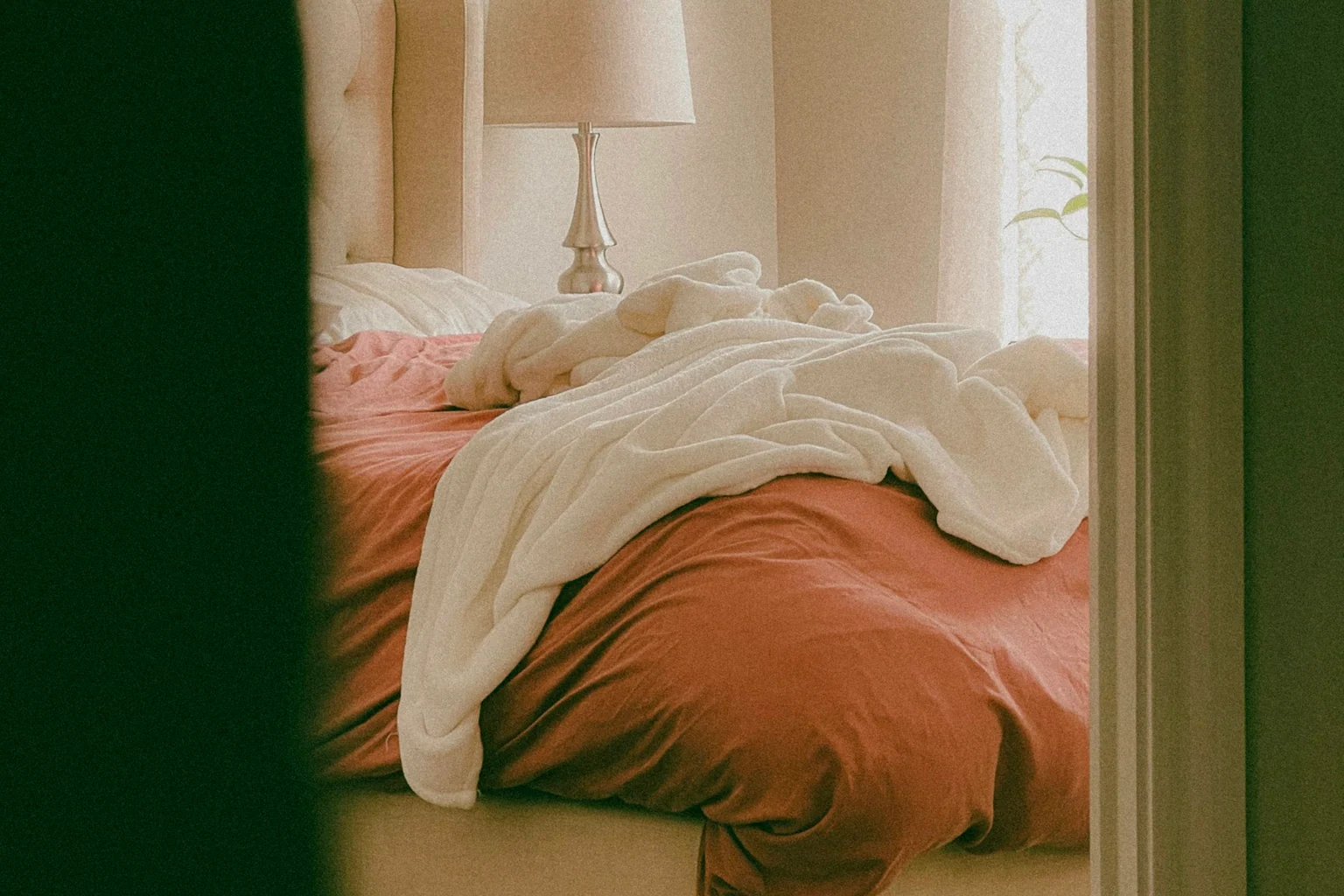 Photographie éditoriale en lien avec « Bouchons d’oreille : mieux dormir sans ignorer sécurité et irritation »