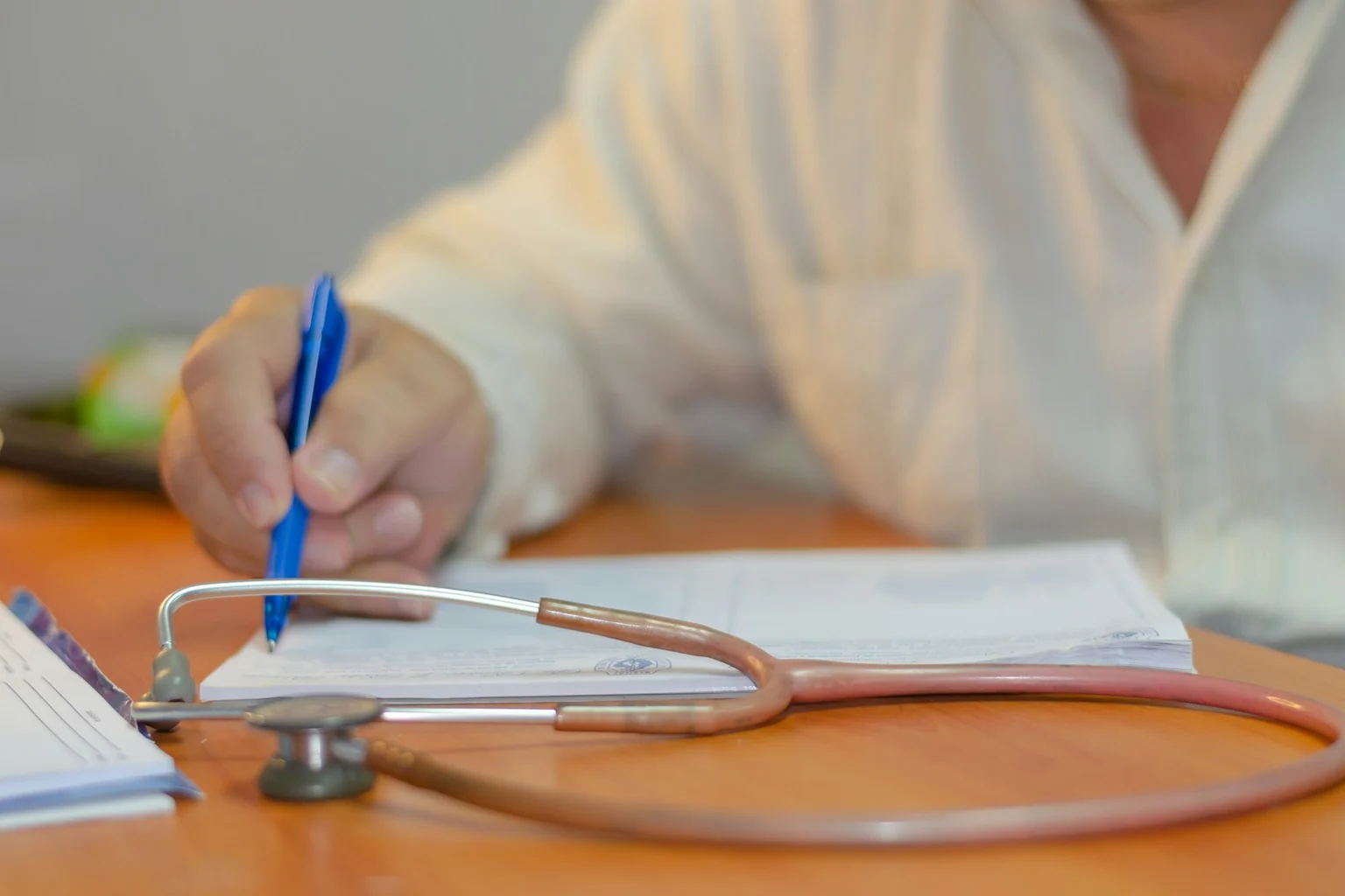 Photographie éditoriale en lien avec « Choisir un professionnel du bien-être : diplômes, limites et promesses »