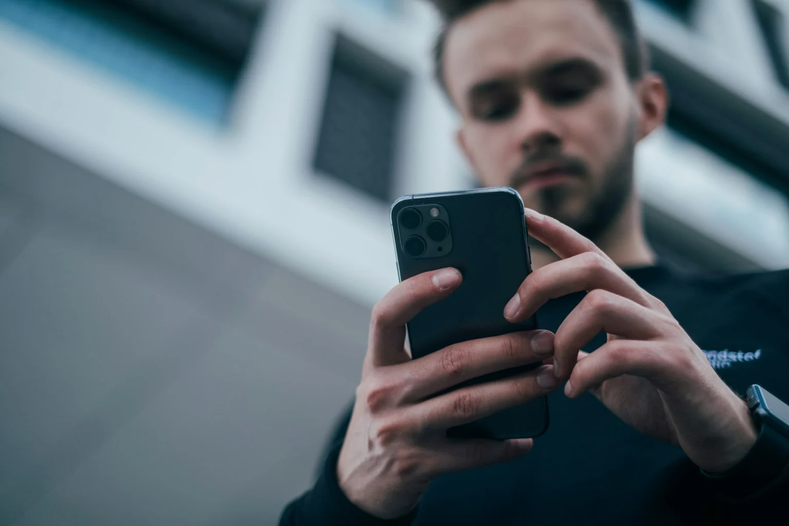 Photographie éditoriale en lien avec « E-mails le soir : créer une vraie heure de fermeture »