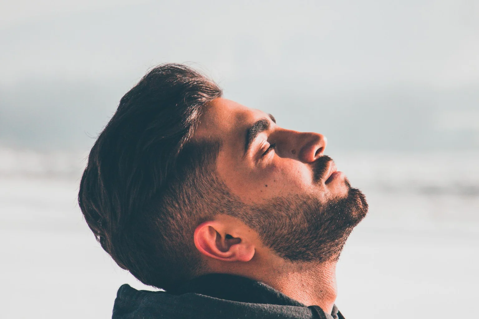Photographie éditoriale en lien avec « Expiration longue : une respiration simple pour réduire l’activation »