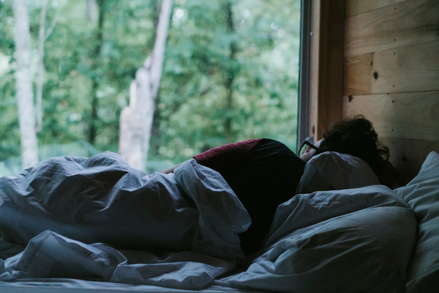 Photographie éditoriale en lien avec « Hôtel bruyant : kit de sommeil minimal pour les déplacements »