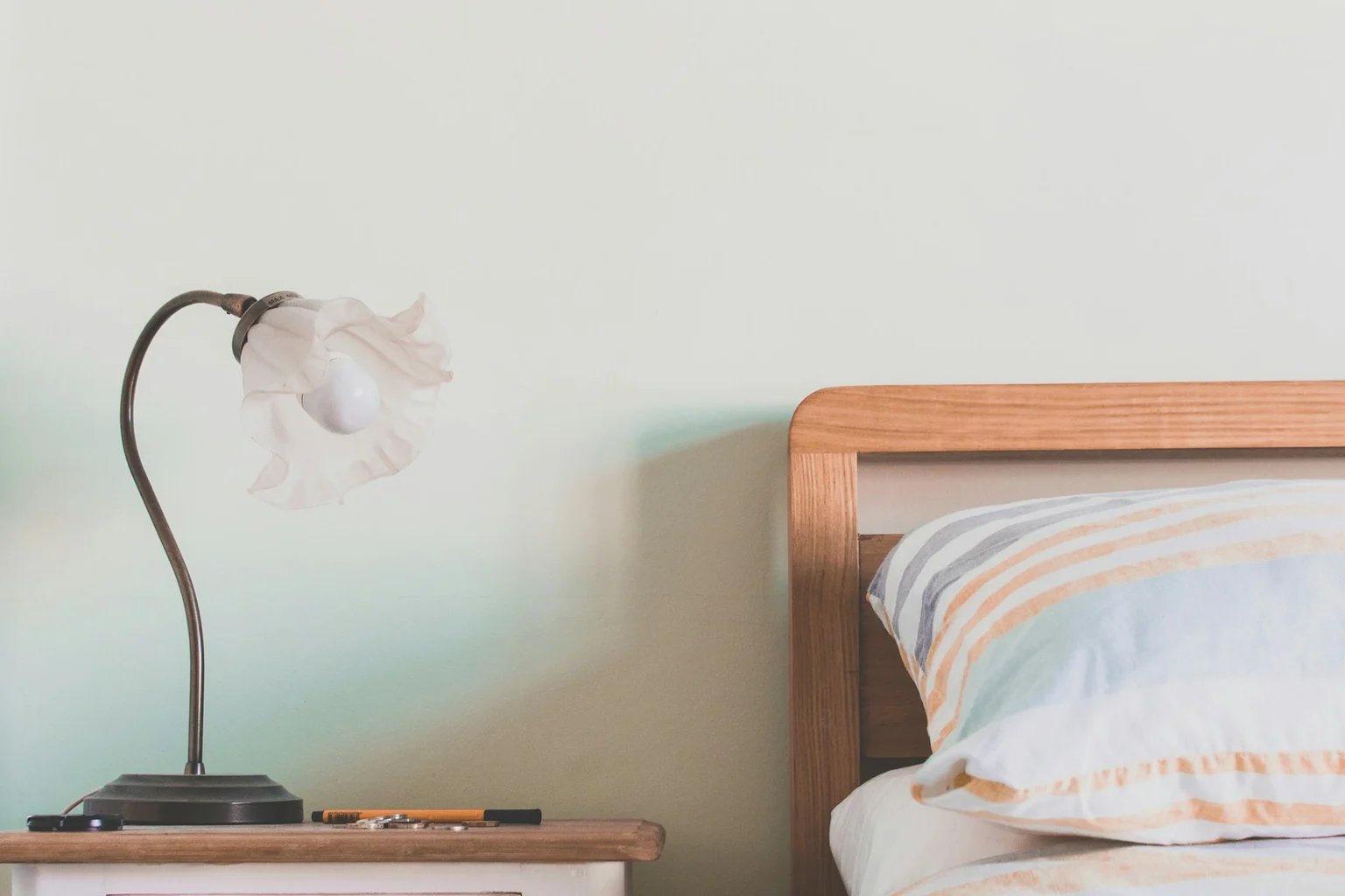 Photographie éditoriale en lien avec « Oreiller : hauteur, position de sommeil et douleurs cervicales »