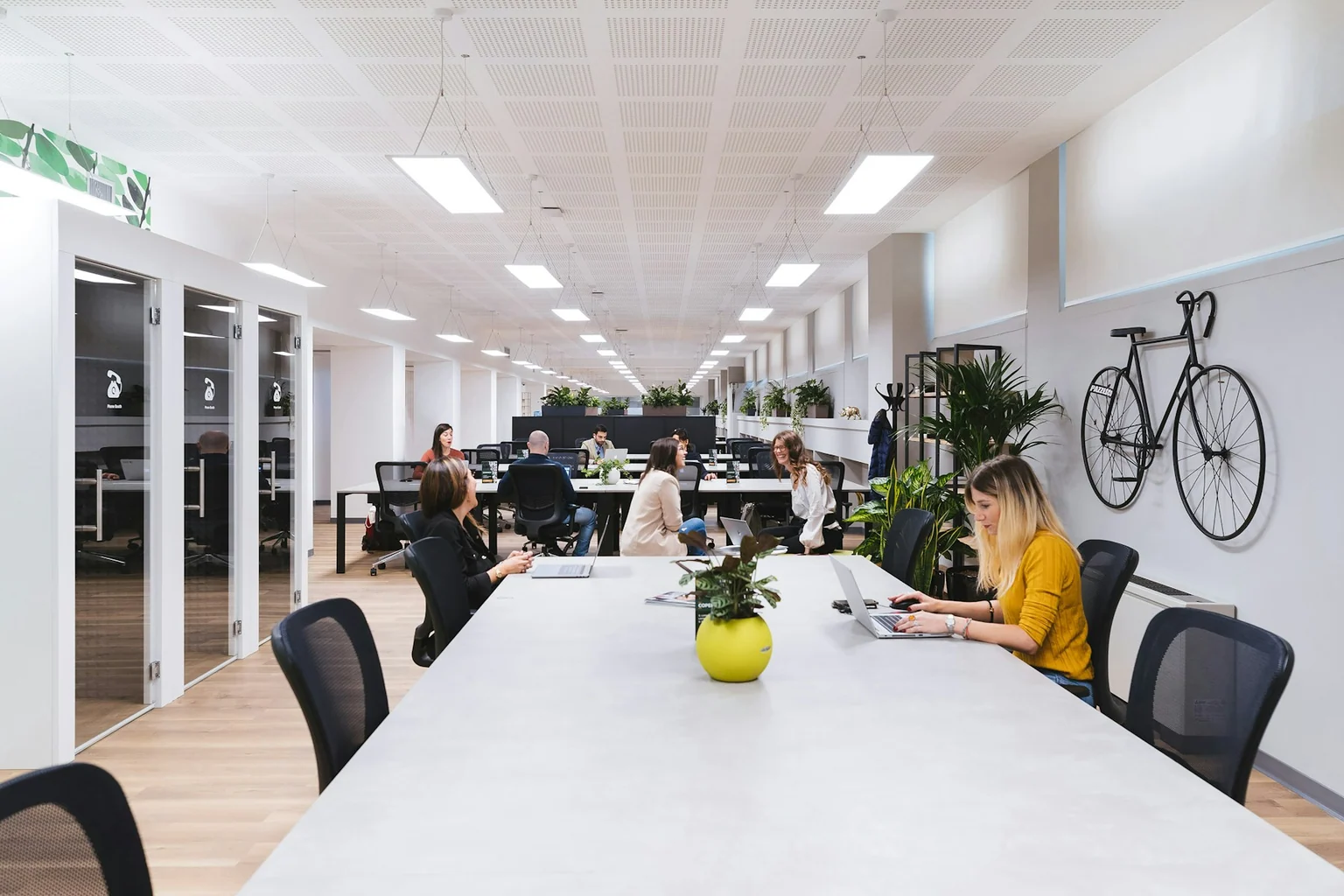 Photographie éditoriale en lien avec « Pause déjeuner réelle : manger sans écran quand le travail déborde »