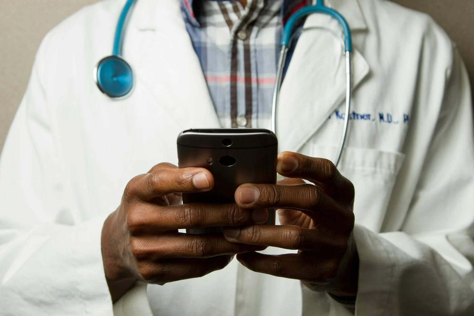 Photographie éditoriale en lien avec « Pharmacien : pour quelles questions de santé est-il le bon premier contact ? »