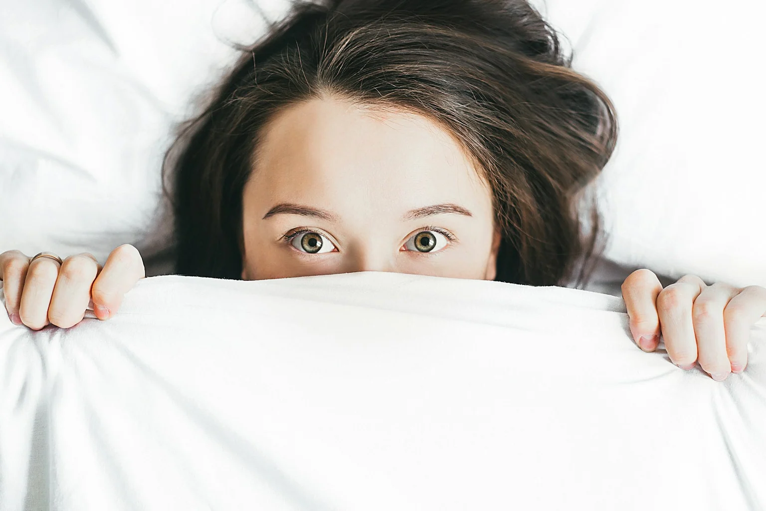 Photographie éditoriale en lien avec « Réveil sans alarme : signe de bon sommeil ou privilège d’horaire ? »