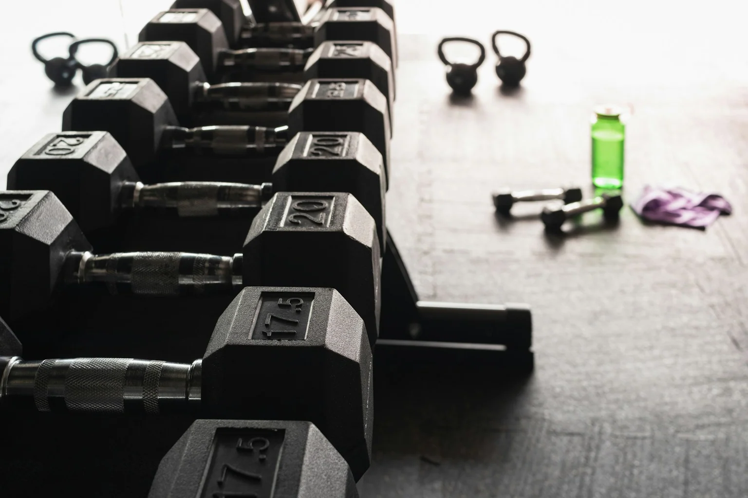 Photographie éditoriale en lien avec « Tempo en musculation : ralentir les répétitions aide-t-il vraiment ? »