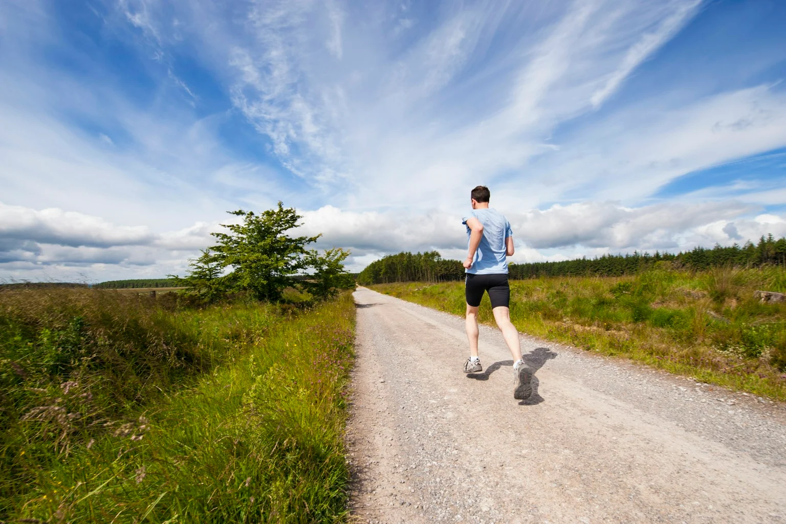 Photographie éditoriale en lien avec « Trail débutant : gérer dénivelé, descente et temps plutôt que kilomètres »